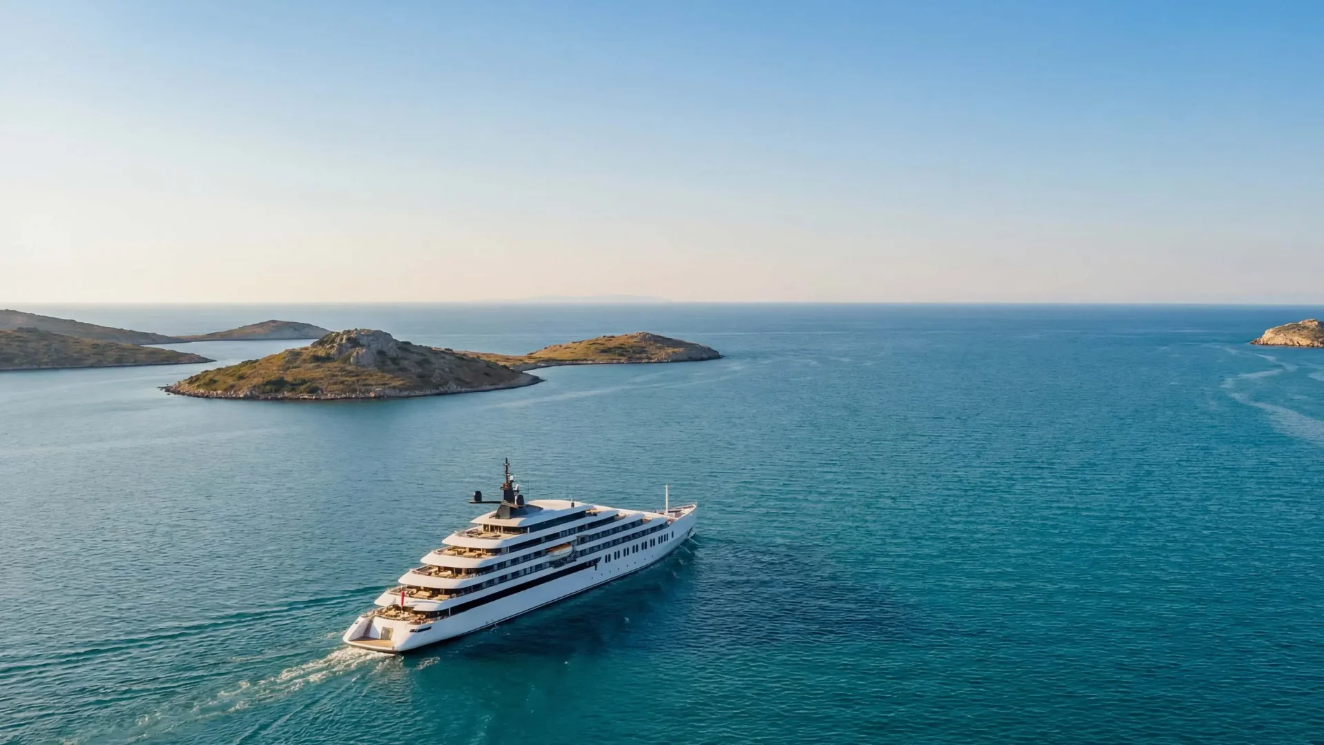 Superyacht cruising turquoise water — Solamoré private gatherings at sea