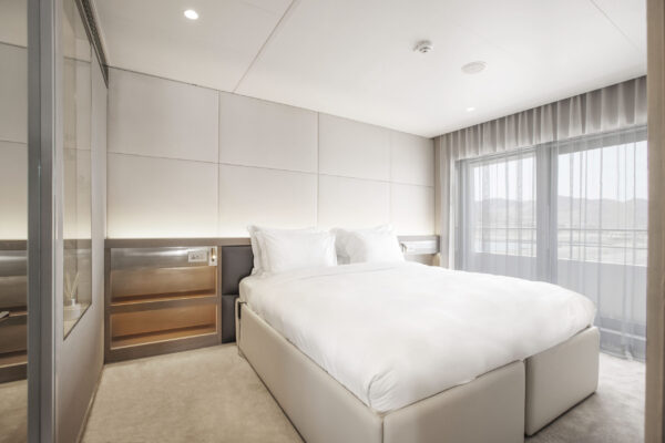 ECYC_Owners_Suite_Bedroom_003