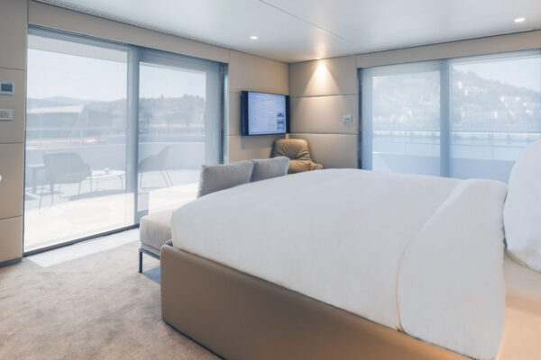 ECYC_Yacht_Suite_and_Terrace_002