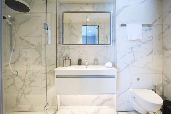 Emerald Sakara_Yacht Suite Bathroom