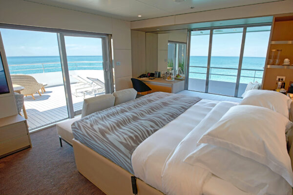 Emerald Sakara_Yacht Suite